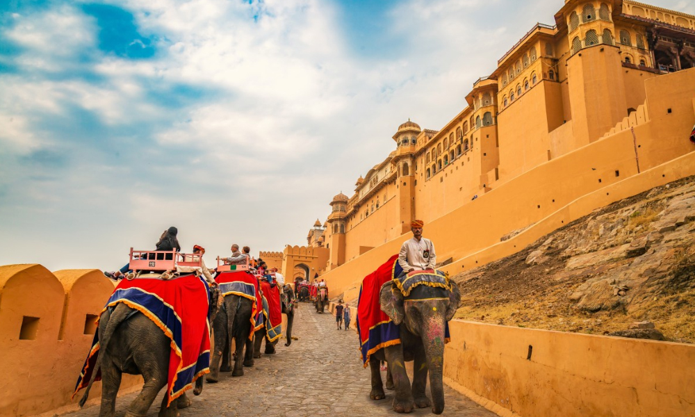 1 Day Delhi to Jaipur Tour by AC Volvo Bus (24 hours)