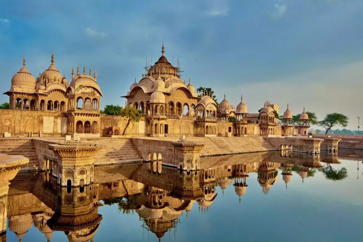 1 Night 2 Days Jaipur Agra Fatehpur-Sikri & Mathura Tour by AC Volvo Bus